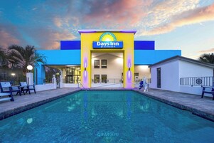 Seasonal outdoor pool, open 8:00 AM to 9:00 PM, sun loungers