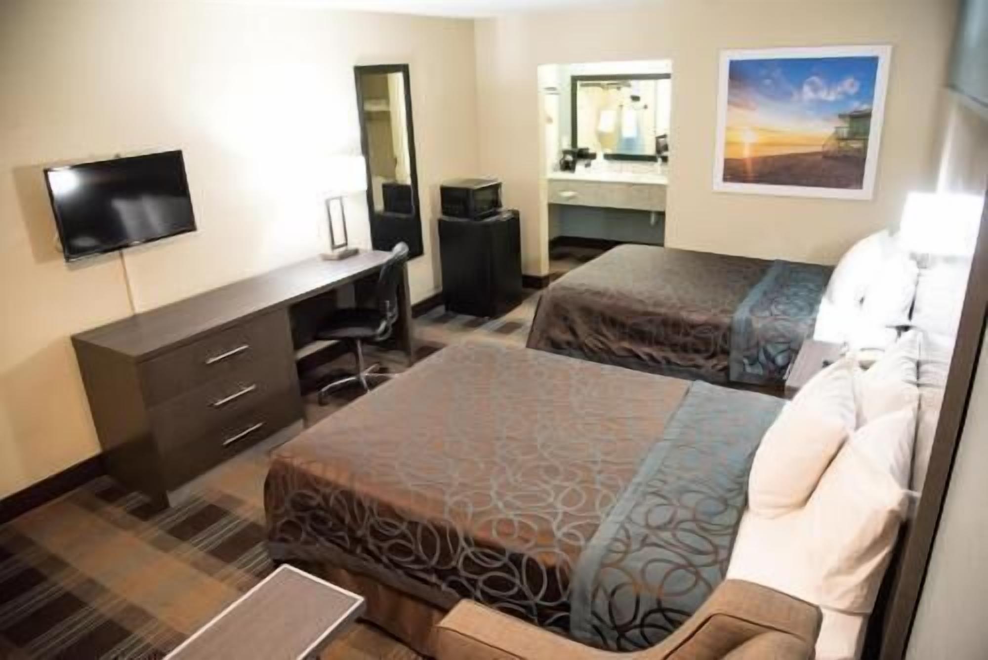 办公桌、笔记本电脑工作区、熨斗/熨衣板、免费婴儿床