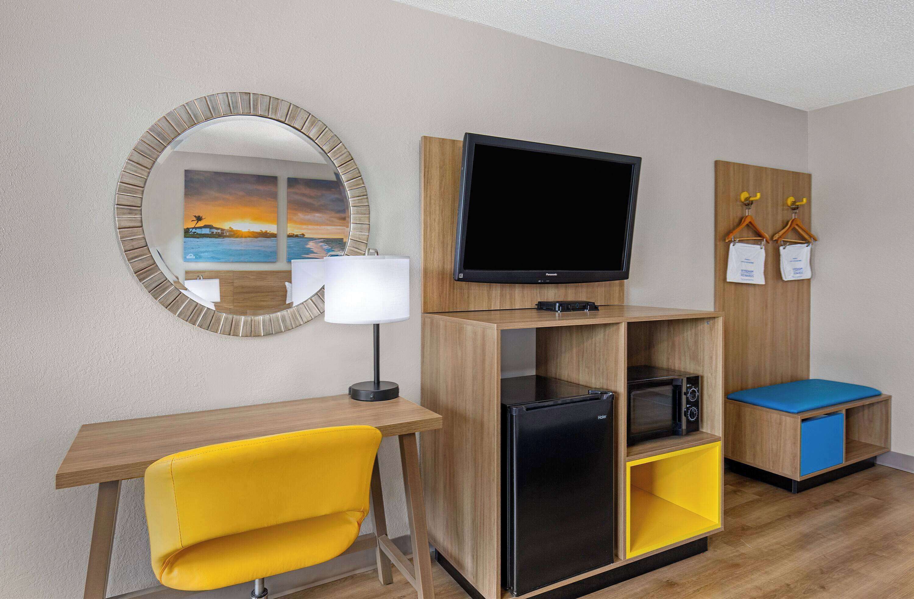 高級寢具、書桌、手提電腦工作空間、熨斗/熨衫板