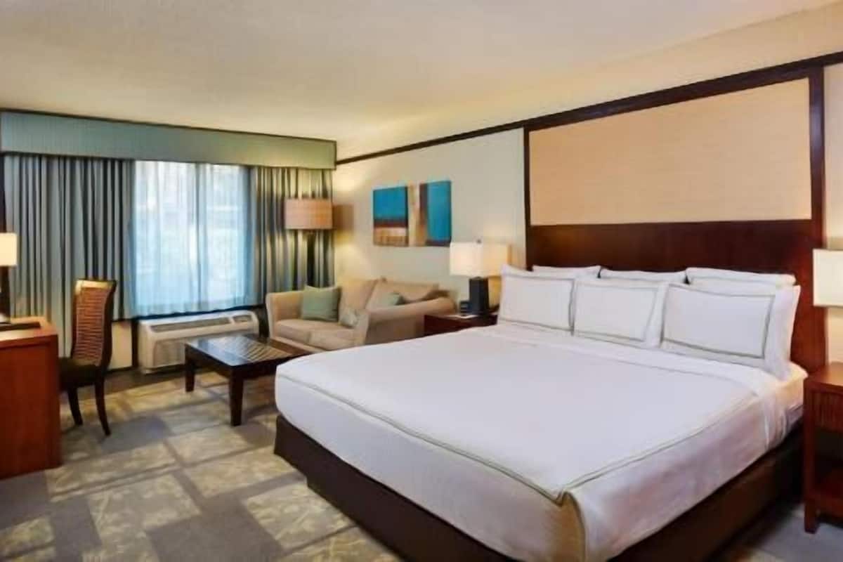 Premium bedding, pillowtop beds, in-room safe, desk