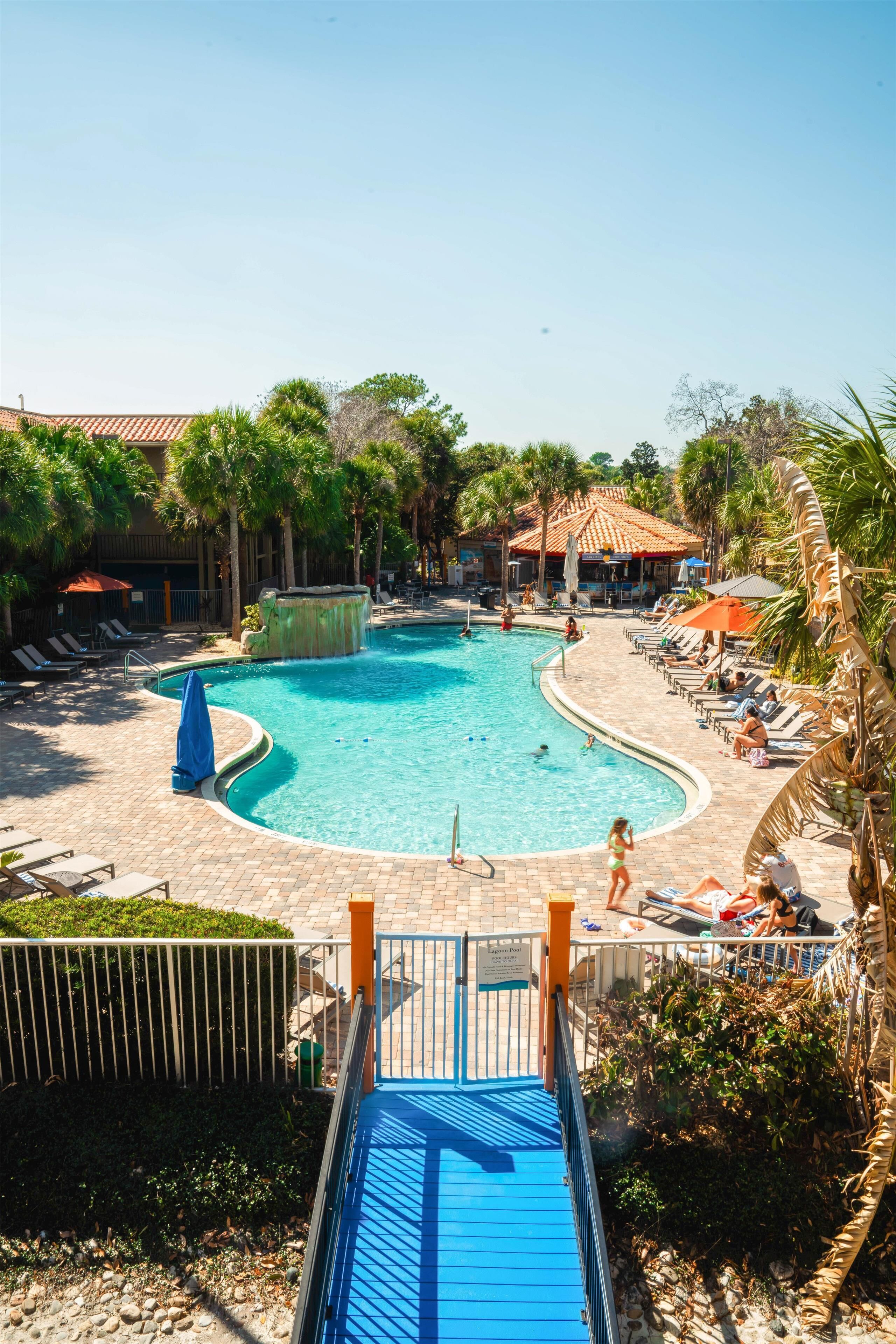 2 kolam renang outdoor, dengan cabana (dengan biaya tambahan)