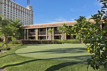 Mini-golf at DoubleTree by Hilton Orlando Theme Park Resort