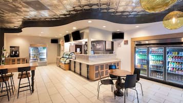 2 restaurants, breakfast, lunch, dinner served; American cuisine