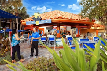 3 bars/lounges, poolside bar at DoubleTree by Hilton Hotel Orlando at SeaWorld