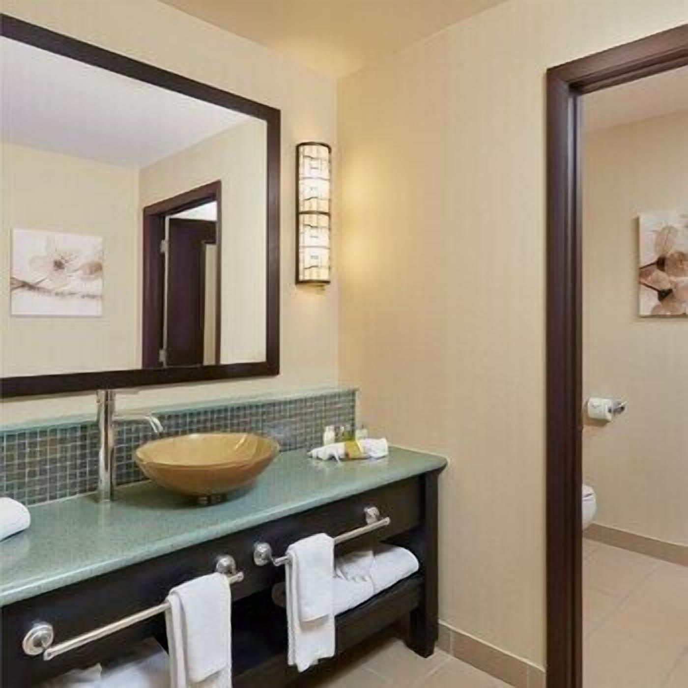 Bad | Toalettartikler (inkludert), hårføner og håndklær