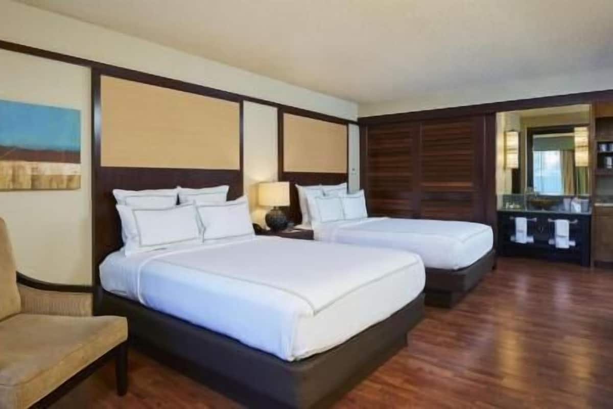 Premium bedding, pillowtop beds, in-room safe, desk