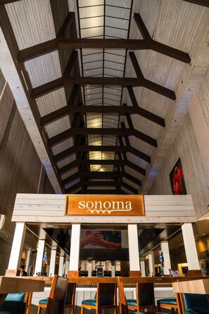 3 Bars/Lounges, Poolbar