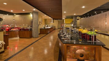 Colazione a buffet, servita tutte le mattine (29 USD a persona)