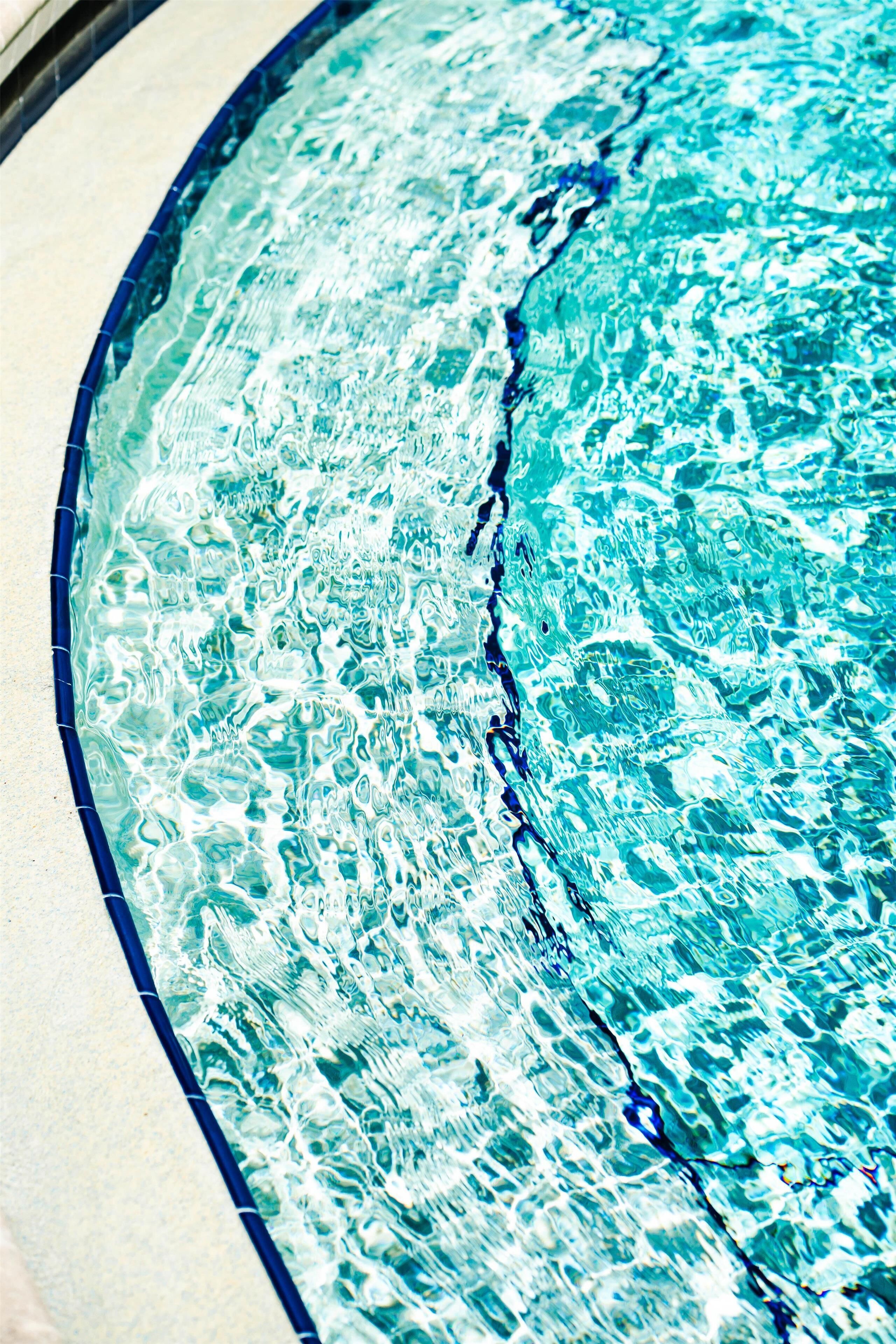 2 utendørsbassenger, bassengtelt (mot betaling) og bassengparasoller