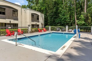 Seasonal outdoor pool - BOB Hotels Tallahassee - Boutique on Budget (Tallahassee)