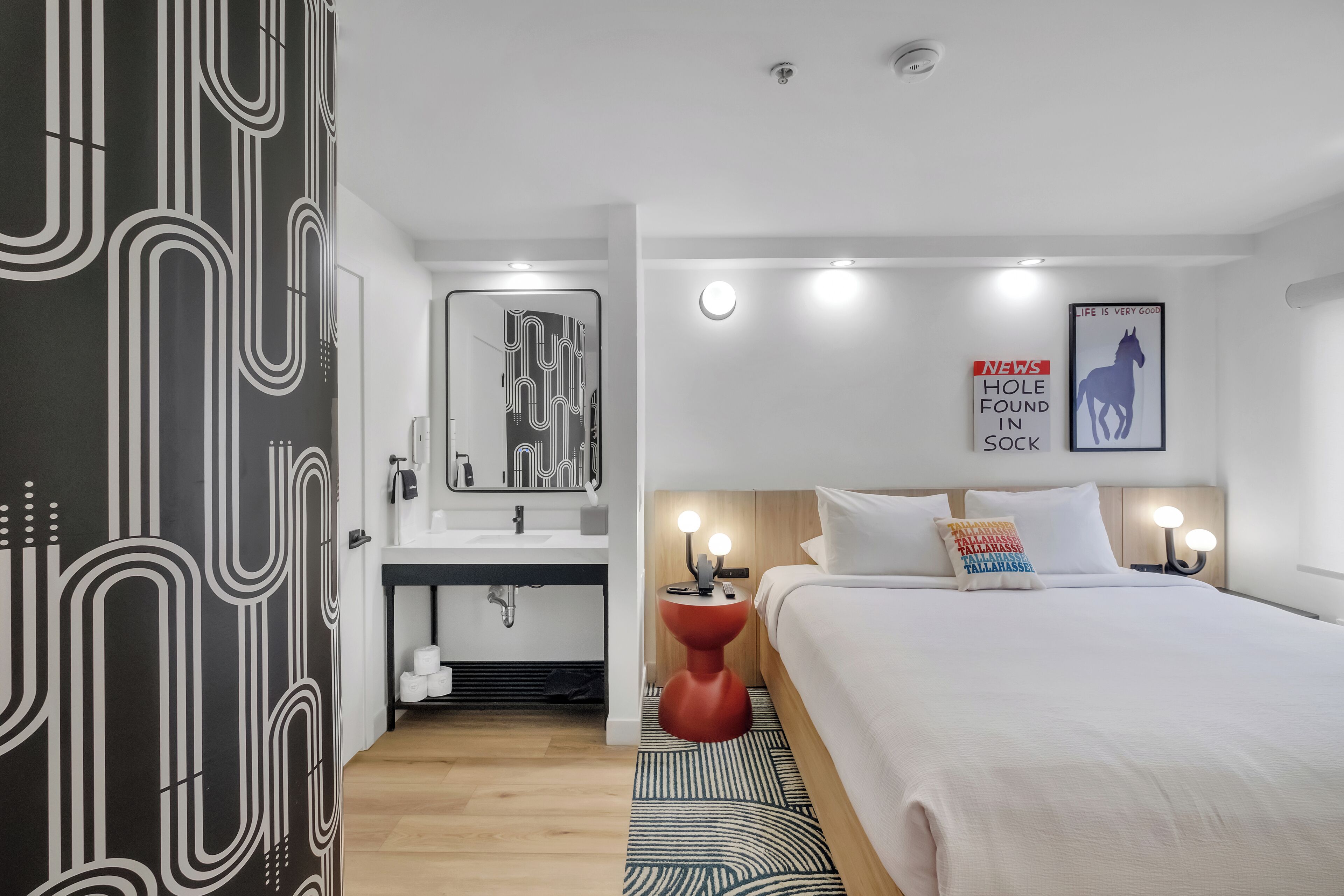 Caja de seguridad en la habitación y escritorio 