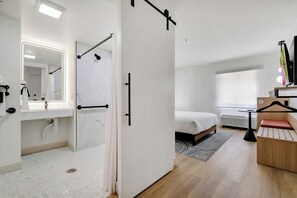 Standard Room, 1 Queen Bed, Accessible | Bathroom | Combined shower/tub, hydromassage showerhead, hair dryer, towels