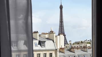 Signature suite, 1 kingsize bed, in toren (Eiffel Tower View) | Uitzicht vanuit de kamer