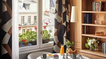 Luxe beddengoed, donsdekens, pillowtop-bedden, een minibar