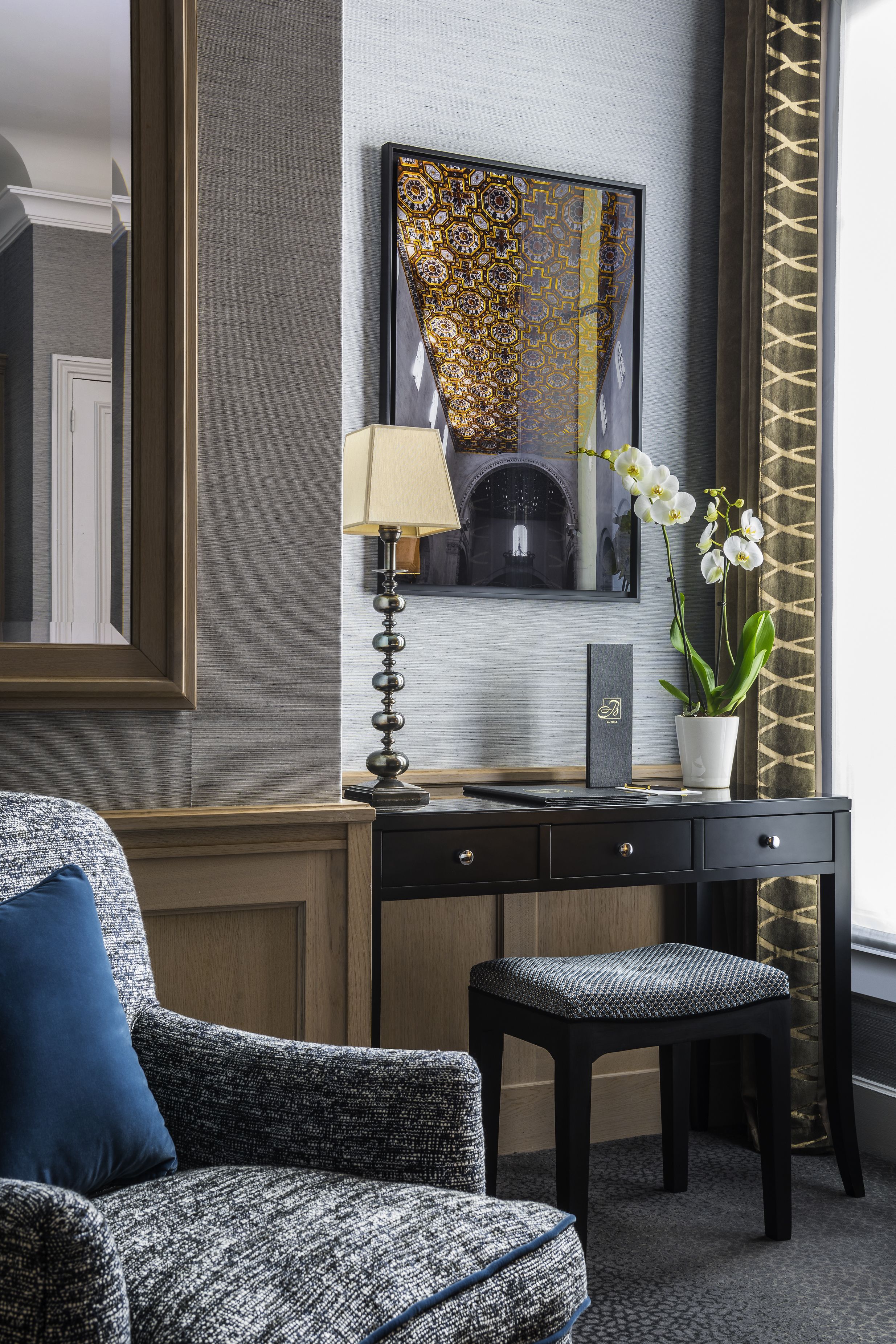 superior room, 1 queen bed | premium bedding, down duvets, pillow-top beds, minibar