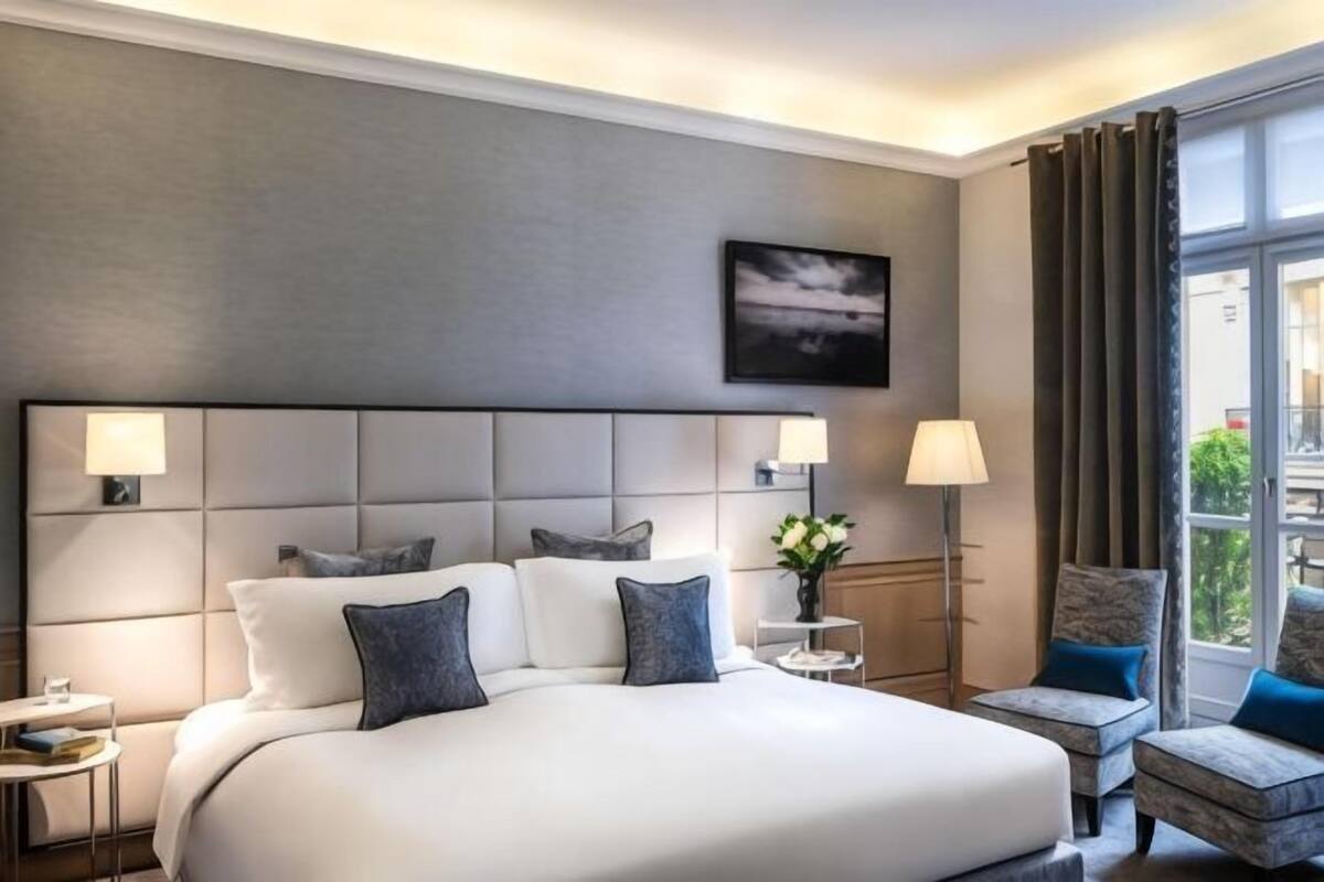 Premium bedding, down duvets, pillow-top beds, minibar