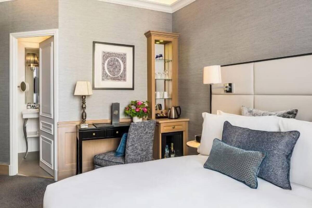 Premium bedding, down duvets, pillow-top beds, minibar