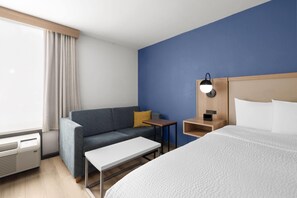 Room, 1 King Bed, Mobility Accessible, Non Smoking (Roll-In Shower) | Iron/ironing board, rollaway beds, free WiFi, bed sheets