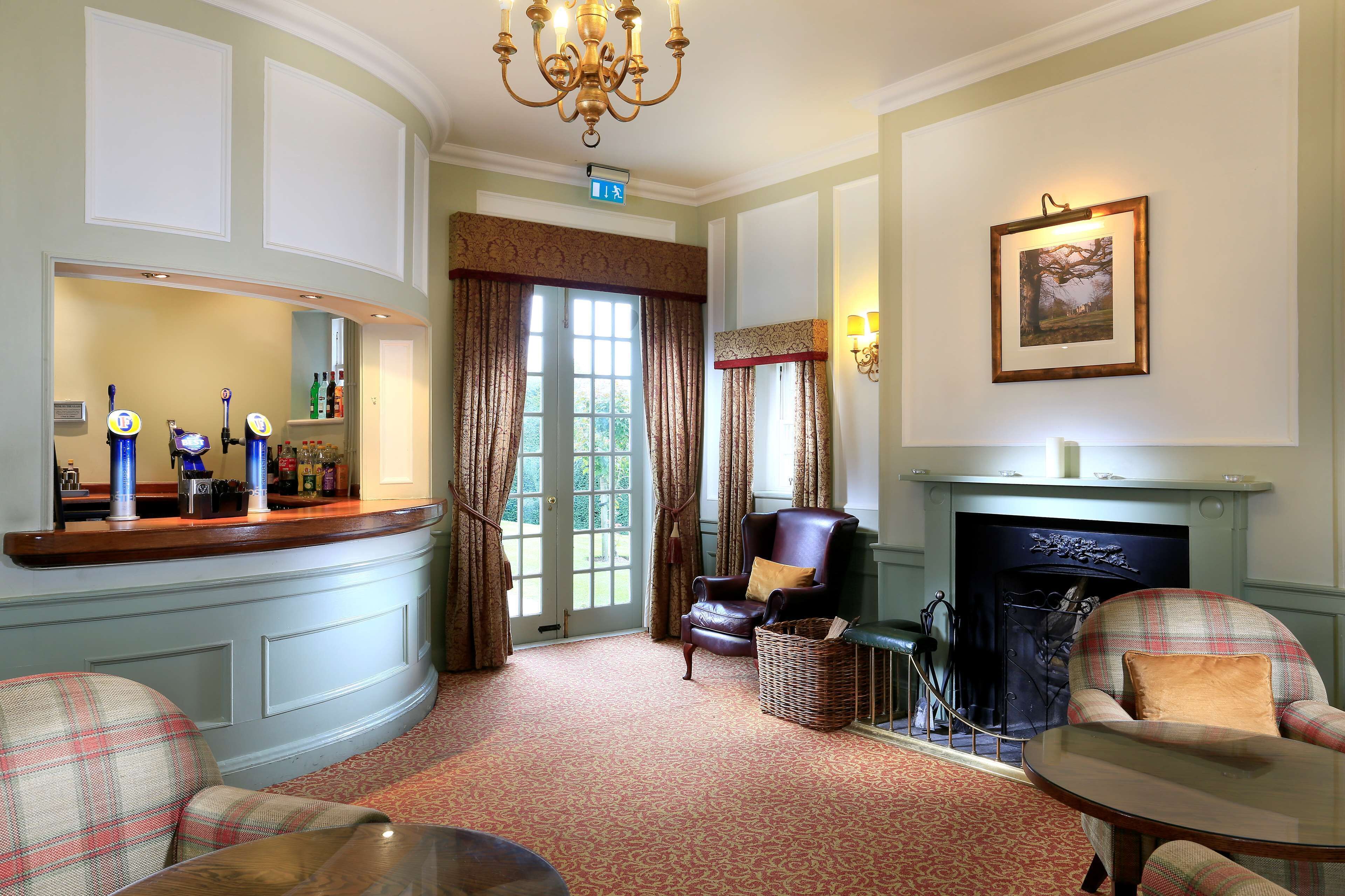 serves lunch and dinner