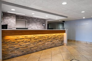 Lobby - AmericInn by Wyndham Madison West (Madison)