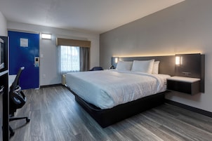 Escritorio, wifi gratis y ropa de cama