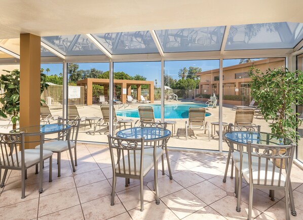 2 piscinas al aire libre