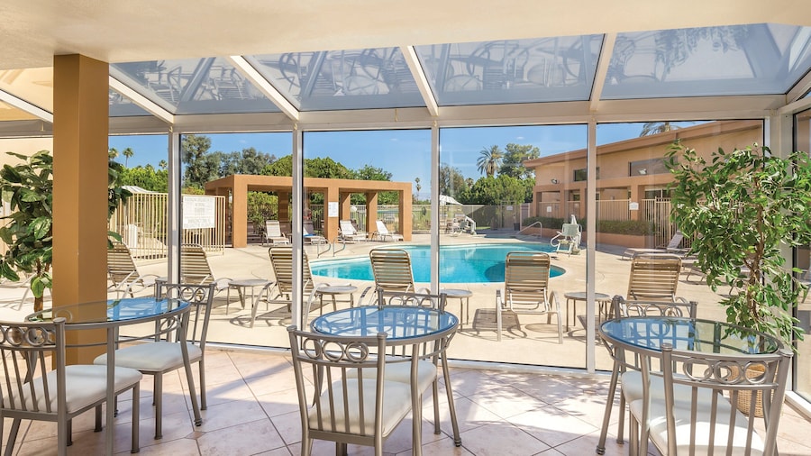 WorldMark Palm Springs - Plaza Resort and Spa