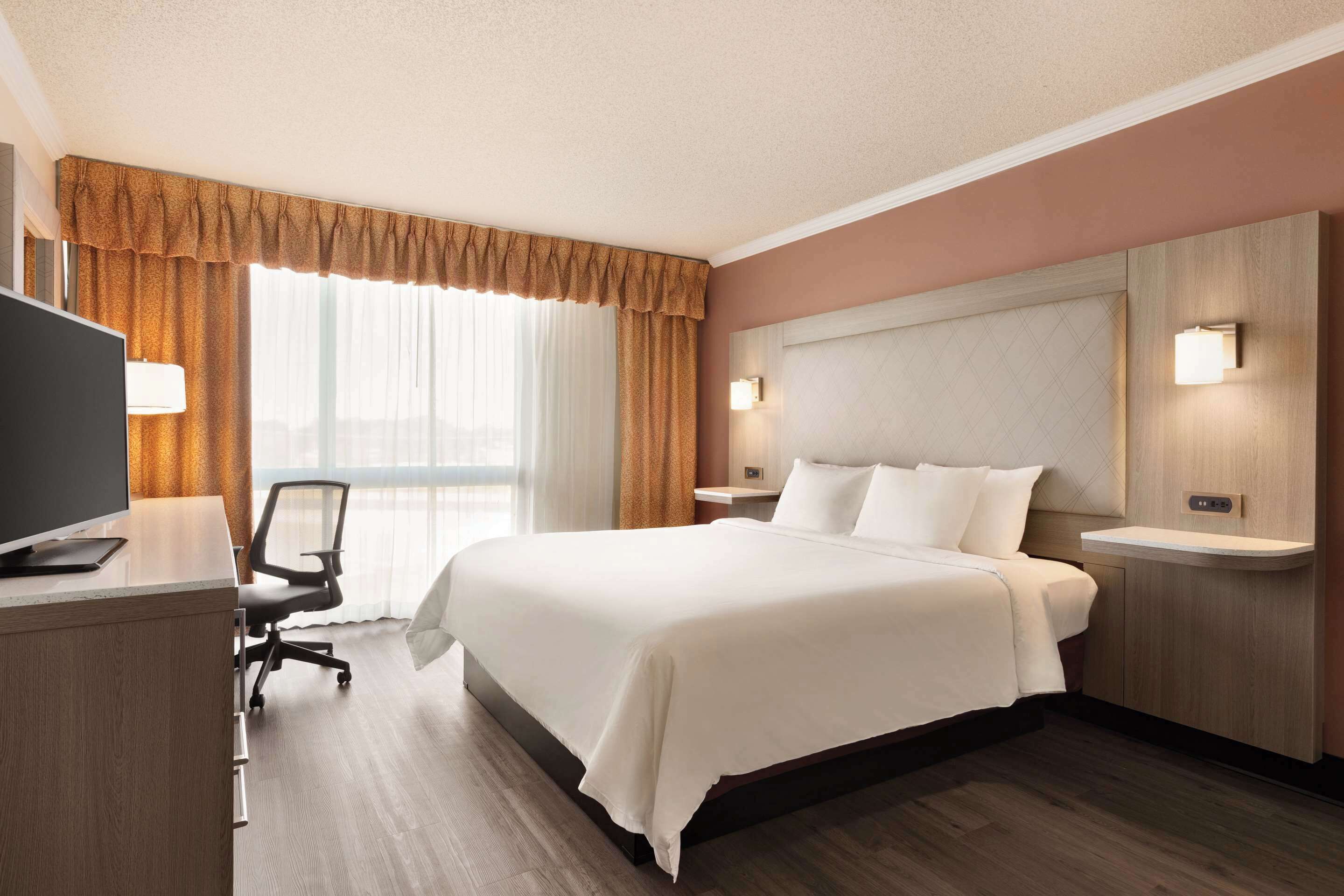 高档床上用品、办公桌、隔音、熨斗/熨衣板