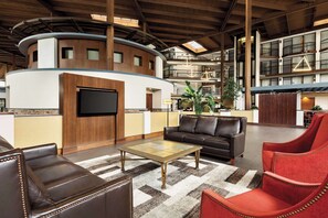 Lobby - Radisson Hotel Lenexa Overland Park (Lenexa)