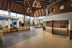 Lobby - Radisson Hotel Lenexa Overland Park (Lenexa)