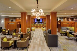 Bar (on property) - Courtyard by Marriott Boston Logan Airport (Boston)