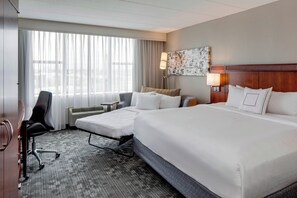 In-room safe, desk, laptop workspace, blackout curtains - Courtyard by Marriott Boston Logan Airport (Boston)