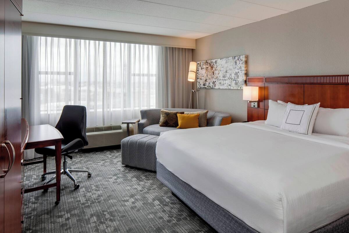 In-room safe, desk, laptop workspace, blackout drapes