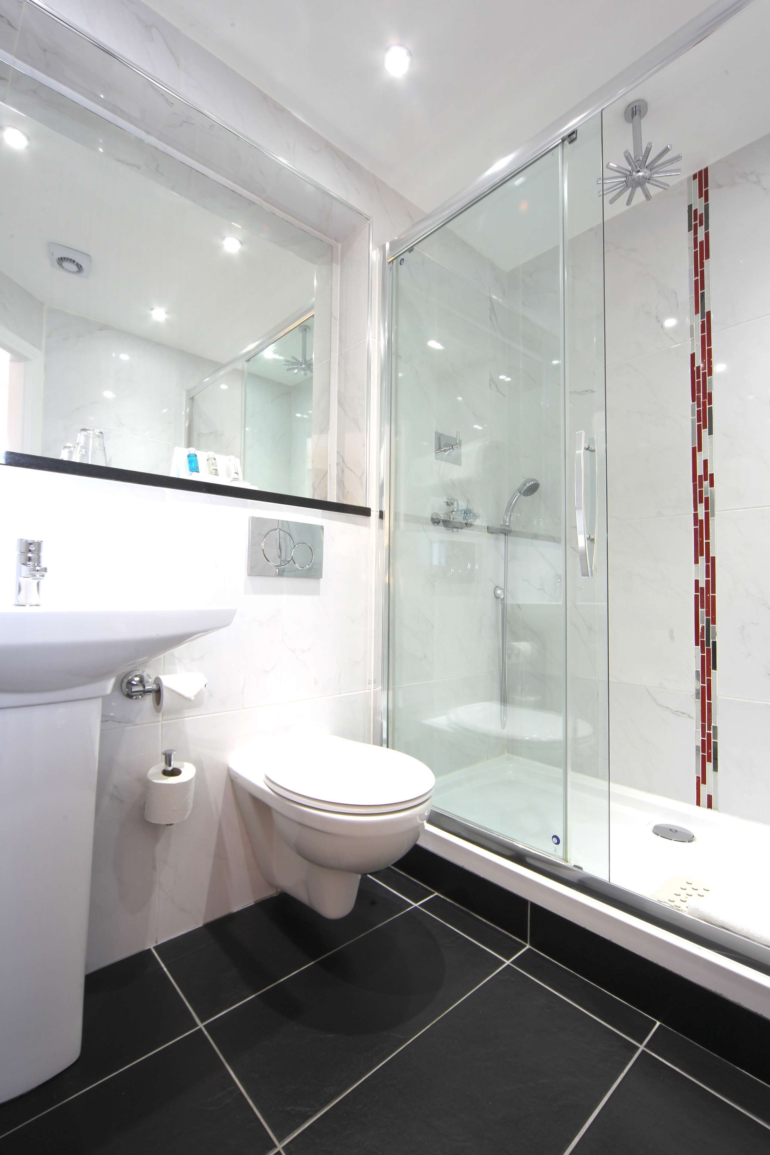 standard twin room | bathroom | free toiletries, hair dryer, towels, soap