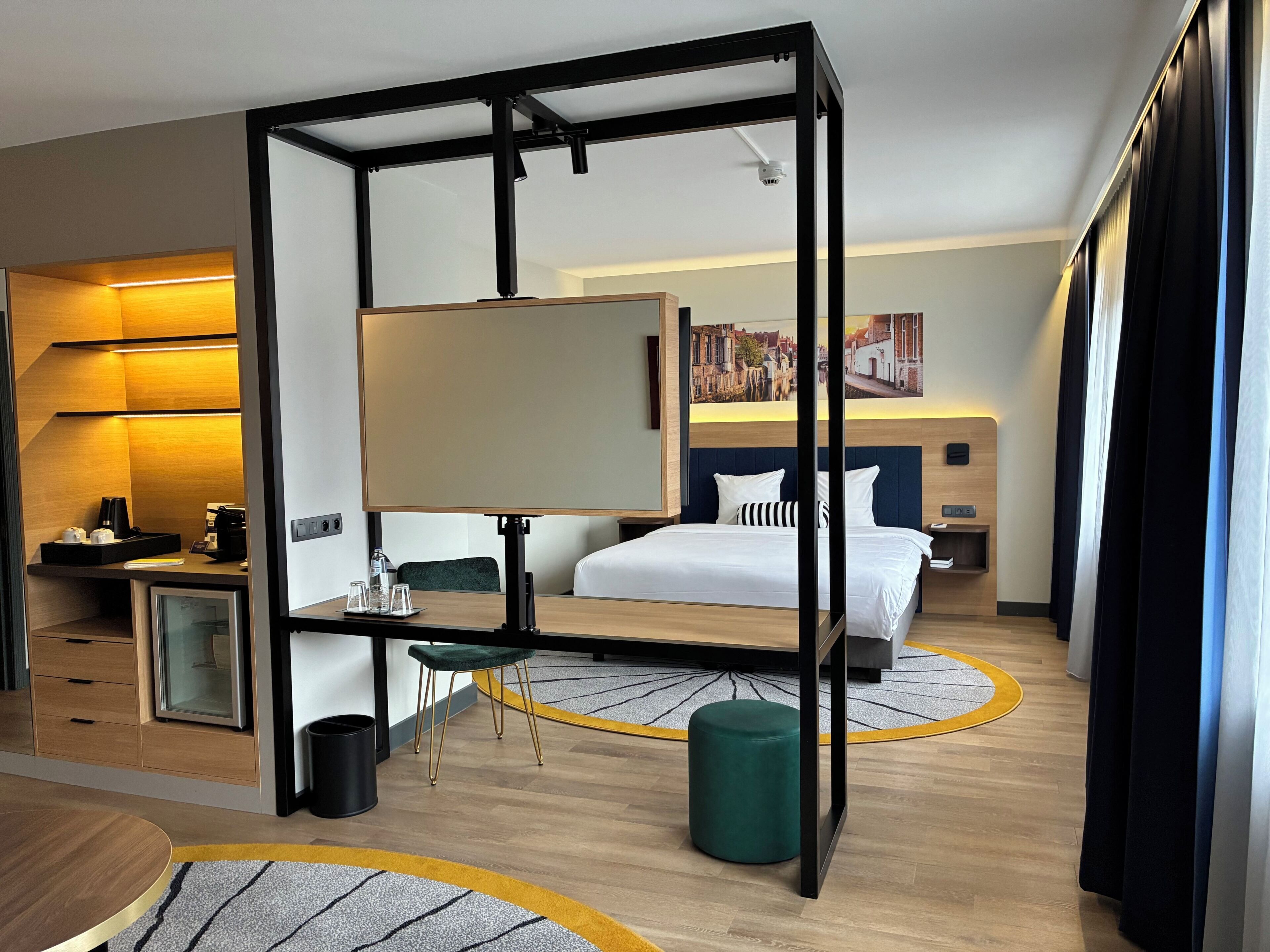 Junior Suite, 1 King Bed | Premium bedding, in-room safe, desk, blackout drapes