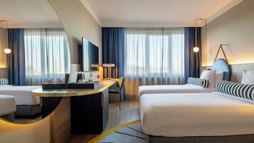 Kamar Comfort, 2 Tempat Tidur Twin | Seprai premium, brankas, meja kerja, dan tirai kedap cahaya