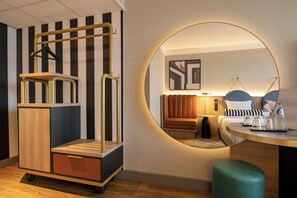 Standard Double Room | Premium bedding, in-room safe, desk, blackout drapes - Gresham Belson Hotel (Brussels)