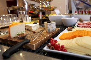 Daily full breakfast (EUR 22 per person)