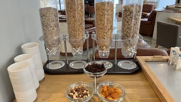 Petit déjeuner continental (15 EUR par personne)