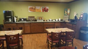 Free daily continental breakfast - Econo Lodge Inn & Suites Norton - Wise South (Norton)