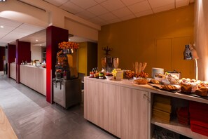 Daily buffet breakfast (EUR 10 per person)