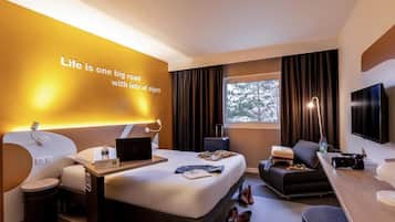 Standard Room, 1 Double Bed with Sofa bed | In-room safe, desk, soundproofing, iron/ironing board