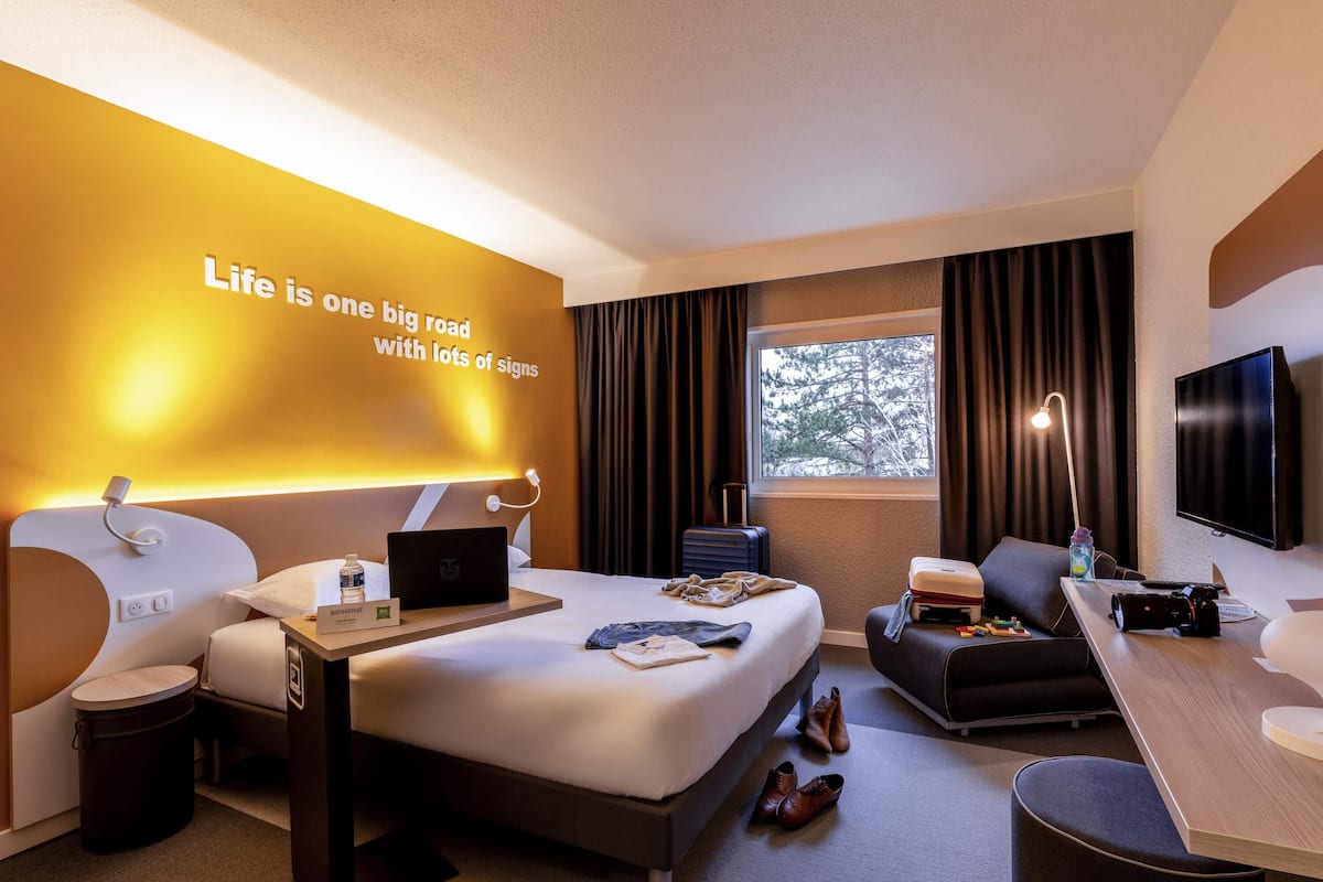 in-room safe, desk, soundproofing, iron/ironing board