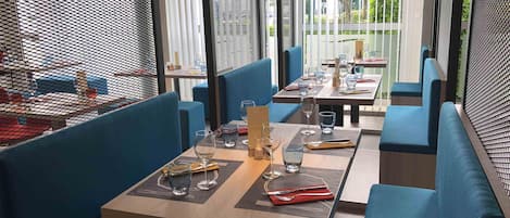 Lunch and dinner served, French cuisine