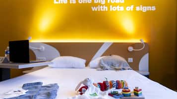 Standard Room, 1 Double Bed with Sofa bed | In-room safe, desk, soundproofing, iron/ironing board