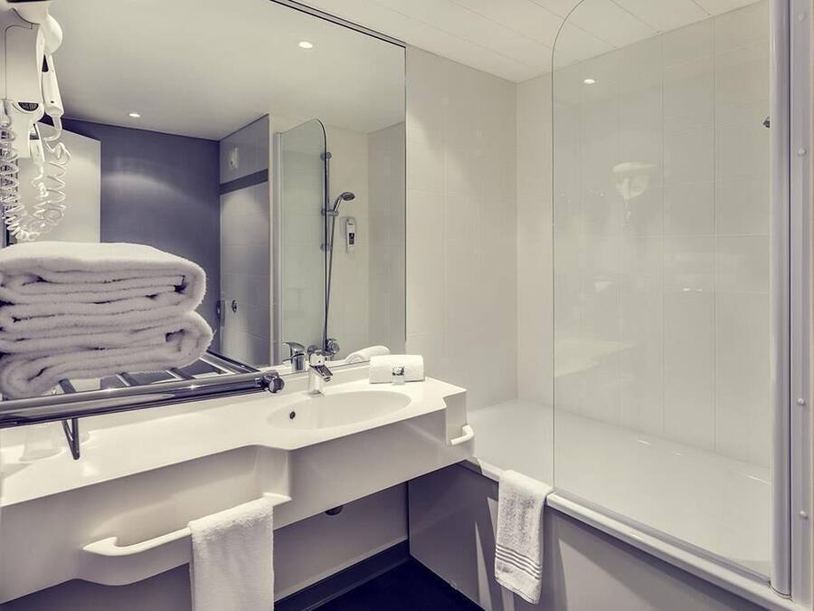 Quarto standard, 1 cama de casal | Cofres nos quartos, escrivaninha, quartos à prova de som