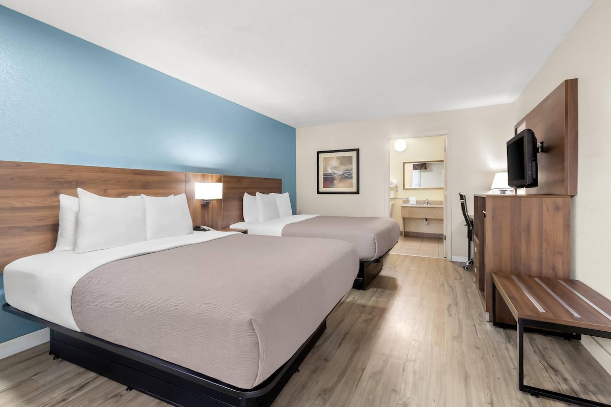 Zimmer, 2Â Queen-Betten, barrierefrei, Nichtraucher | Schreibtisch, BĂŒgeleisen/BĂŒgelbrett, kostenlose Babybetten