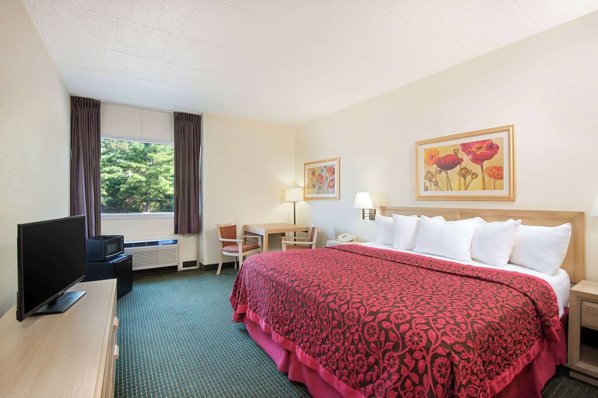 In-room safe, iron/ironing board, free cots/infant beds, rollaway beds