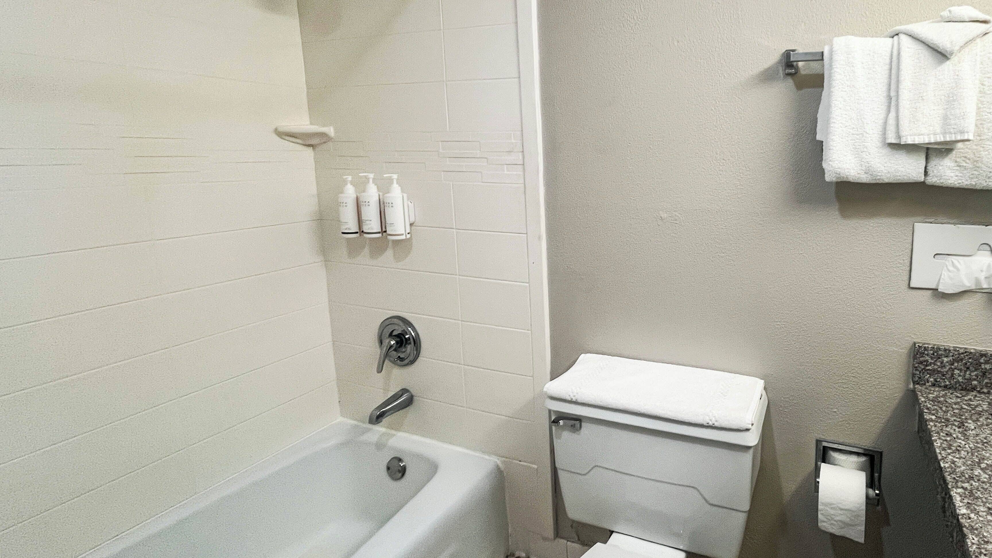 Combined shower/bathtub, hair dryer, towels