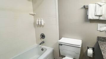 Combined shower/bathtub, hair dryer, towels
